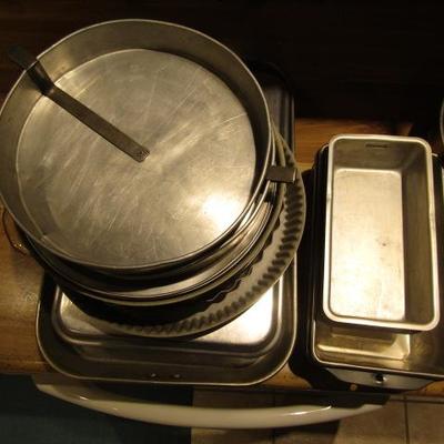 Entire Contents Assortment of Metal and Glass Bakeware