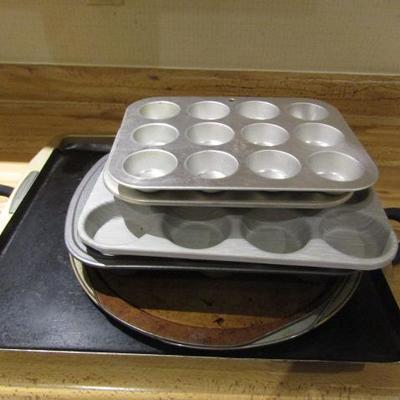 Entire Contents Assortment of Metal and Glass Bakeware