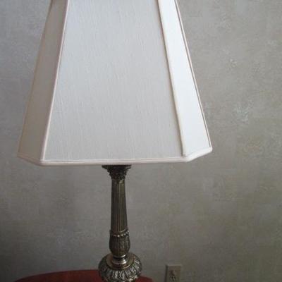 Classic Metal Post Design Table Lamp