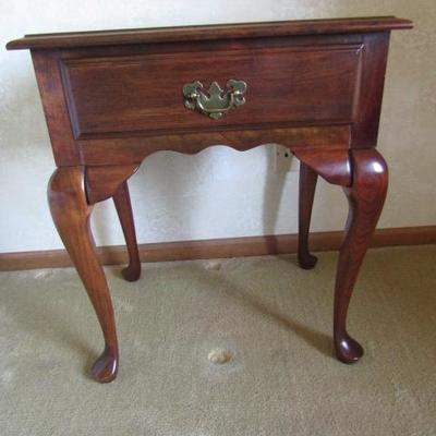 Queen Ann Style Single Drawer Side Table 22