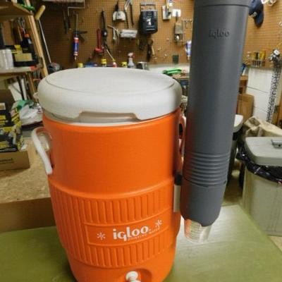 5 Gallon Igloo Water Cooler with Cup Holder