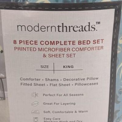8 Piece Printed Reversible Complete Bed Set Granada - King, $40 Retail - New