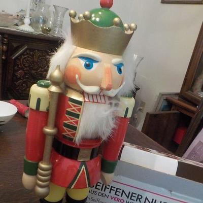 Nut Cracker / King/ Seiffener design/ 13 in.