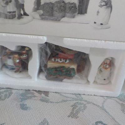 Dept. 56 Christmas Village/ 2 pieces