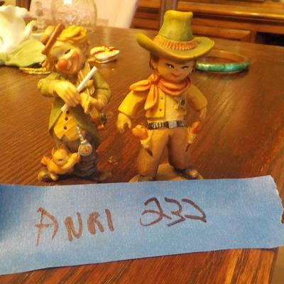 Anri 3 in. figurines cowboy and clown.