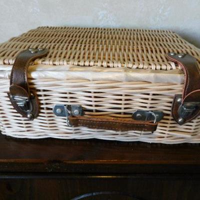 Rattan Wicker Weave Case with Leather Straps 16"x12"