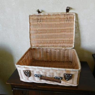 Rattan Wicker Weave Case with Leather Straps 16"x12"