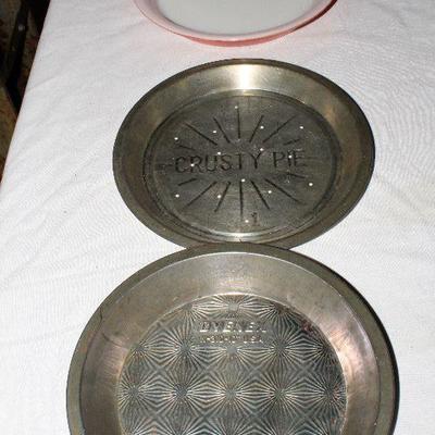 Vintage pie pan lot of 3, incl Pyrex
