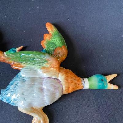 Set of 5 Beswick Flying Mallard Duck Wall Plaques and Ceramic Duck - Lot 372