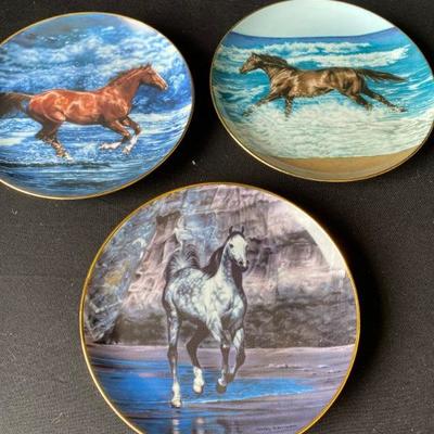 Set of 3 Horse Plates by Danbury Mint - Lot 376