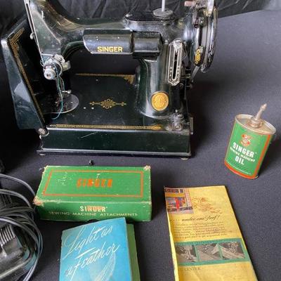 Singer 1951 Featherweight sewing machine with Case and Original Accessories - Lot 380