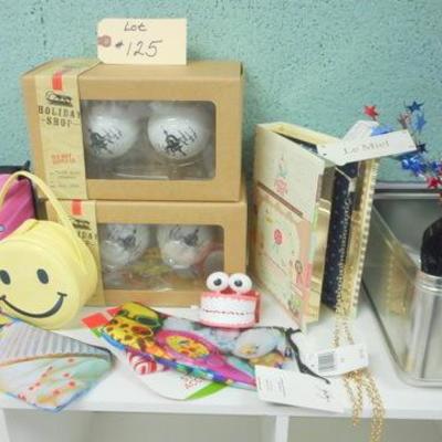 Lot 125 - Misc lot of party favors trinkets do-dads 