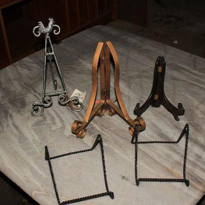 Easel / Plate stand lot