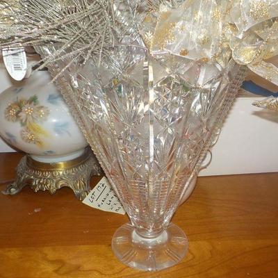 Stunning Center piece cut glass vase with all decorations.