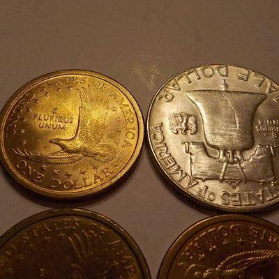 4 coins/ 1- 1963 Benjamin Half dollar, 3 one dollar sacajewa 2000p