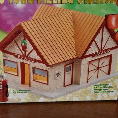 Lot 101: 1998 Limited Edition Texaco Town Filling Station