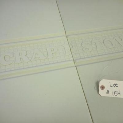 Lot 154 - Scrap n Stow large plastic craft table