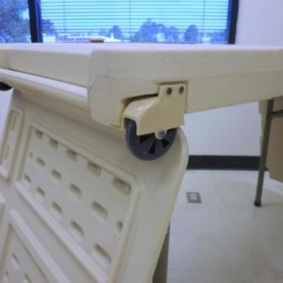 Lot 154 - Scrap n Stow large plastic craft table