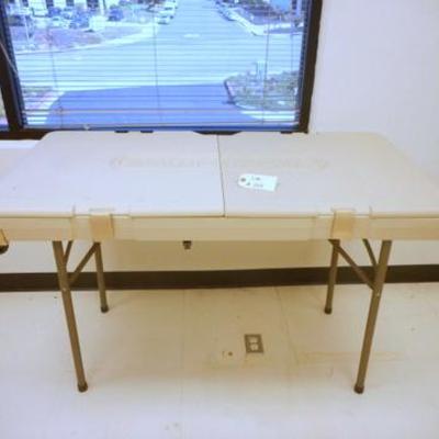 Lot 154 - Scrap n Stow large plastic craft table