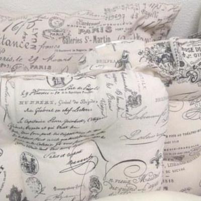 Lot 196 - Group of 6 Pillows Paris Themed