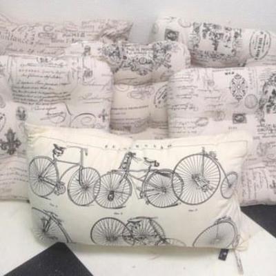 Lot 196 - Group of 6 Pillows Paris Themed