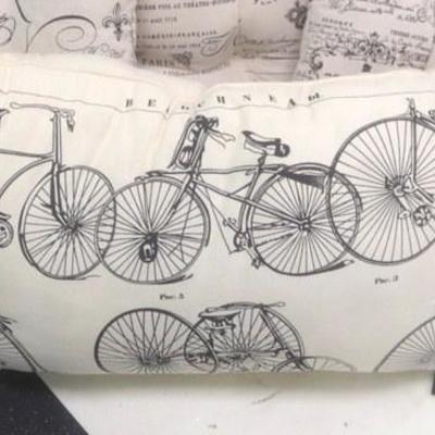 Lot 196 - Group of 6 Pillows Paris Themed