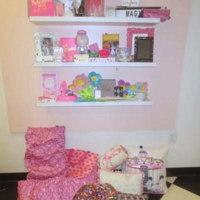 Lot 220 - Large Lot of Toys and Goodies for Young Girls 