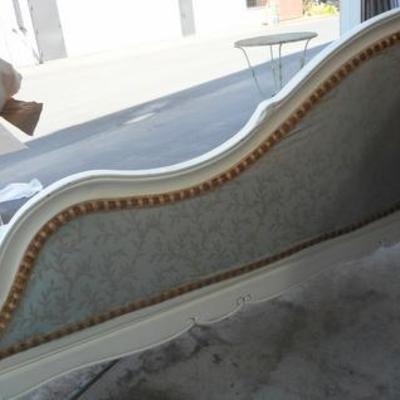 Lot 704 - Queen Anne Fainting Couch