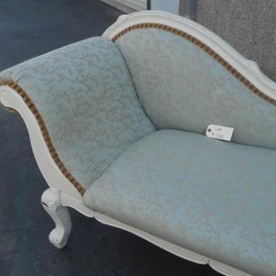 Lot 704 - Queen Anne Fainting Couch