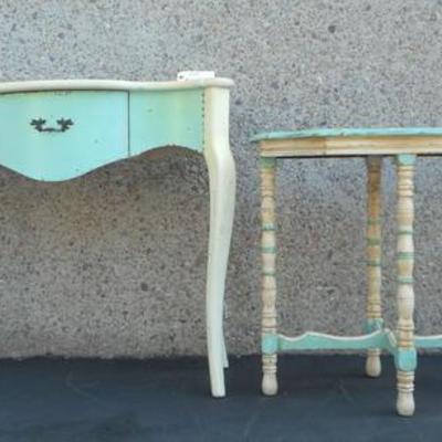 Lot 710 - 1 Table & 1 Shabby Chic Small Vanity Style Table