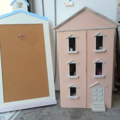 Lot 711 - Child's Bulletin Board & a Dollhouse w/ some toys inside