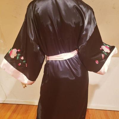 Vtg Flora Nikrooz Embroidered Kimono  Satin Robe /belt iSatin