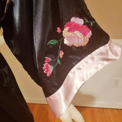 Vtg Flora Nikrooz Embroidered Kimono  Satin Robe /belt iSatin