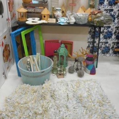 Lot 503 - Wooden Tub, Birdhouses, Frames, Rug, Outdoor Garden Items