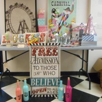 Lot 239 - Circus and Carnival Themed Items