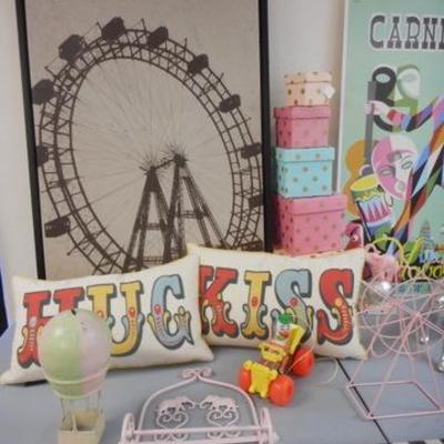 Lot 239 - Circus and Carnival Themed Items