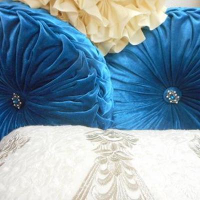 Lot 245 - Fancy Pillow Lot Nicole Miller Mario Lorenzo