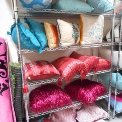 Lot 252 - Large lot of Quality Pillows, Some Feather