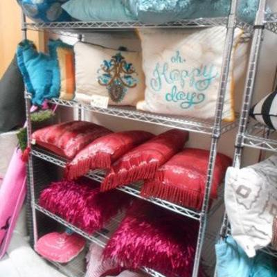 Lot 252 - Large lot of Quality Pillows, Some Feather