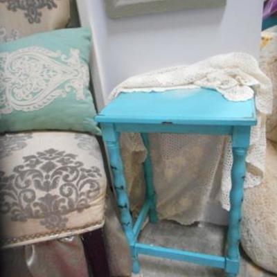 Lot 642 - Paris Themed Room 