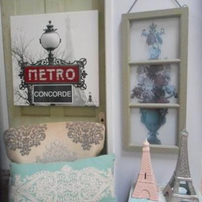 Lot 642 - Paris Themed Room 