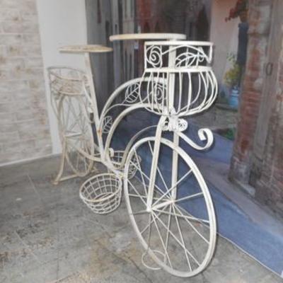 Lot 644 - Metal Bicycle Plant Stand or Garden Decor 