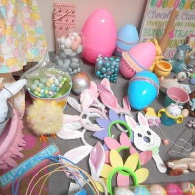 Lot 651 - Easter Themed Room