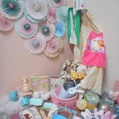 Lot 651 - Easter Themed Room