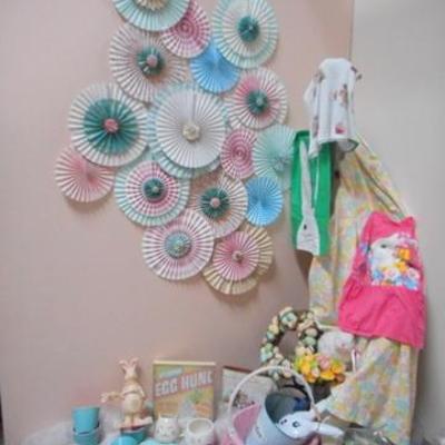 Lot 651 - Easter Themed Room