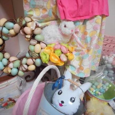 Lot 651 - Easter Themed Room