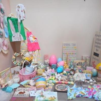 Lot 651 - Easter Themed Room