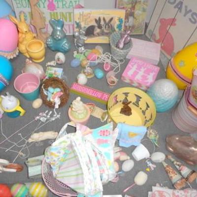 Lot 651 - Easter Themed Room