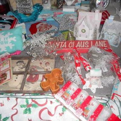 Lot 653 - Mixed Christmas Winter Themed Lot 