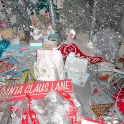 Lot 653 - Mixed Christmas Winter Themed Lot 